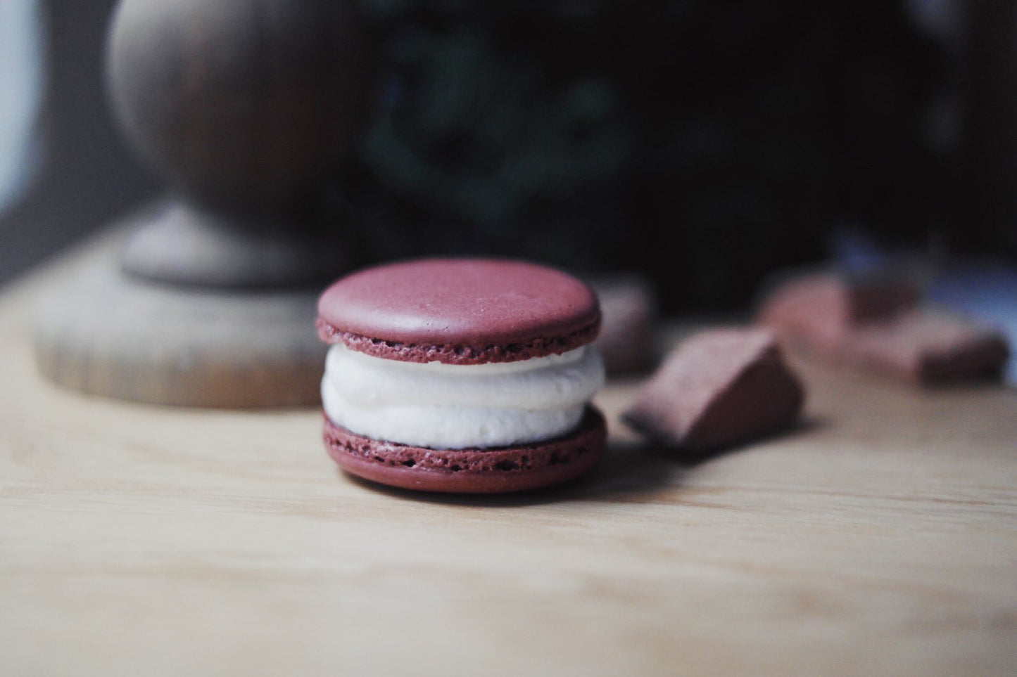 Red velvet cream cheese macaron